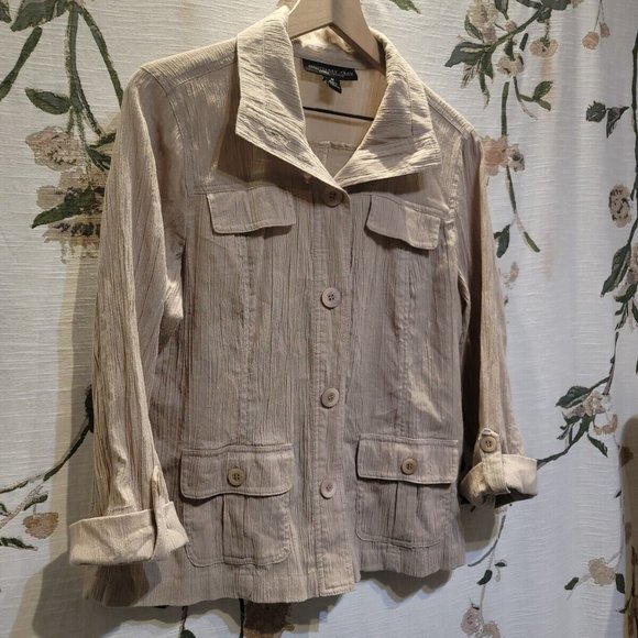 Monterey Bay Women's Beige Casual Button-down Blouse Size Medium - Picture 2 of 10